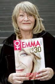 Alice Schwarzer mit die Zeitschrift "EMMA".